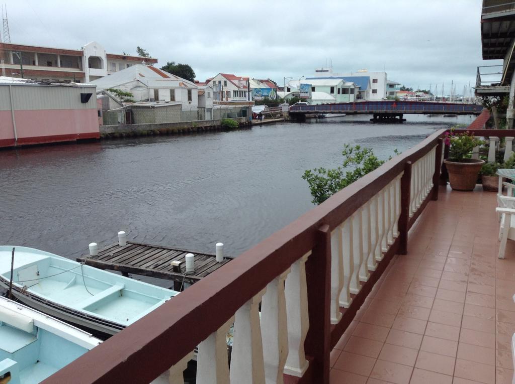 Belcove Hotel & Guesthouse Belize City Exterior photo
