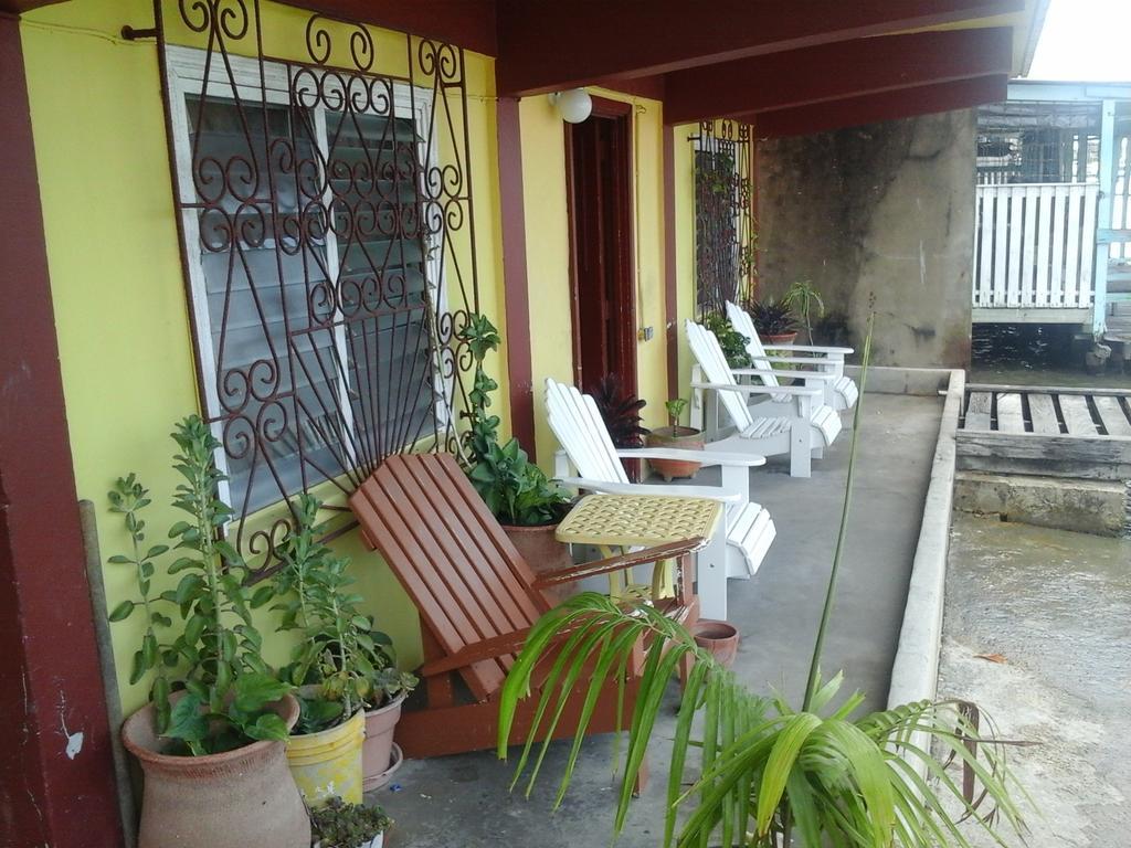 Belcove Hotel & Guesthouse Belize City Exterior photo