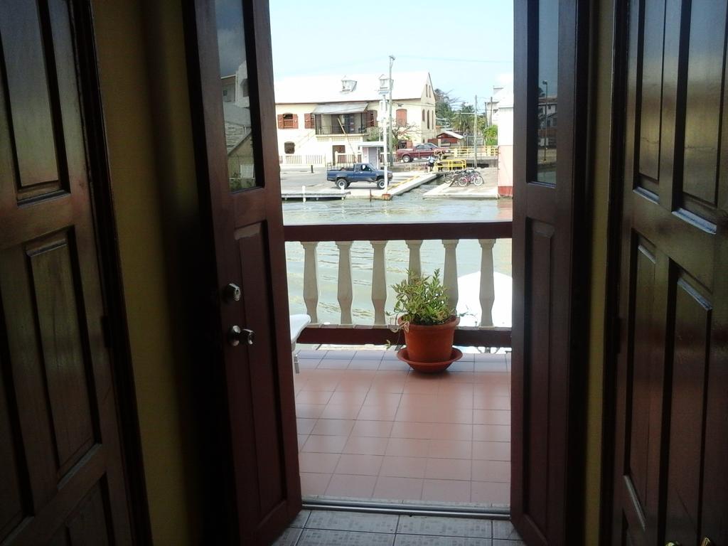 Belcove Hotel & Guesthouse Belize City Exterior photo