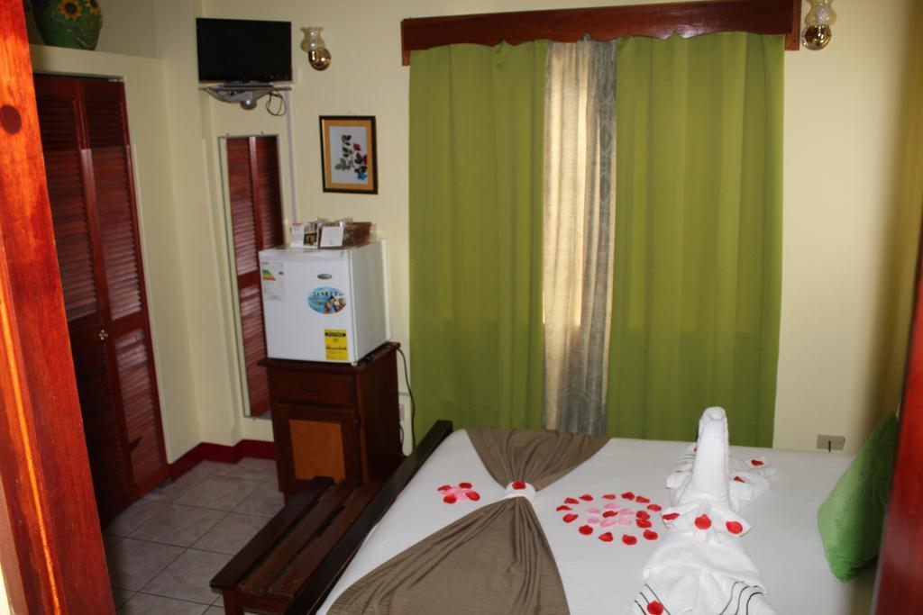 Belcove Hotel & Guesthouse Belize City Exterior photo